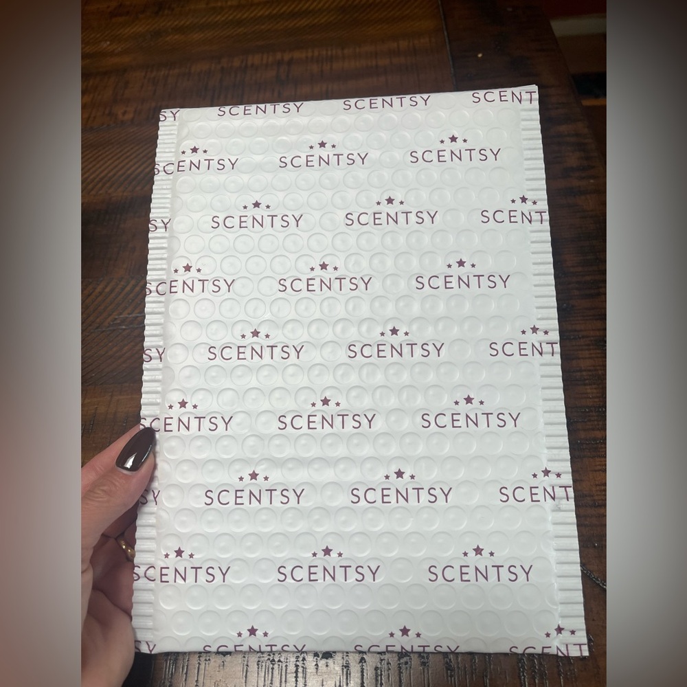 ✨Scentsy White and Purple Bubble Mailers✨